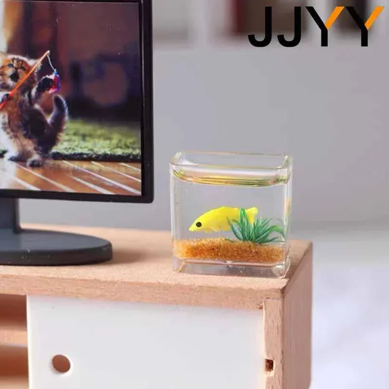 JJYY Mini Glass Aquarium Dollhouse Decoration - Random Color